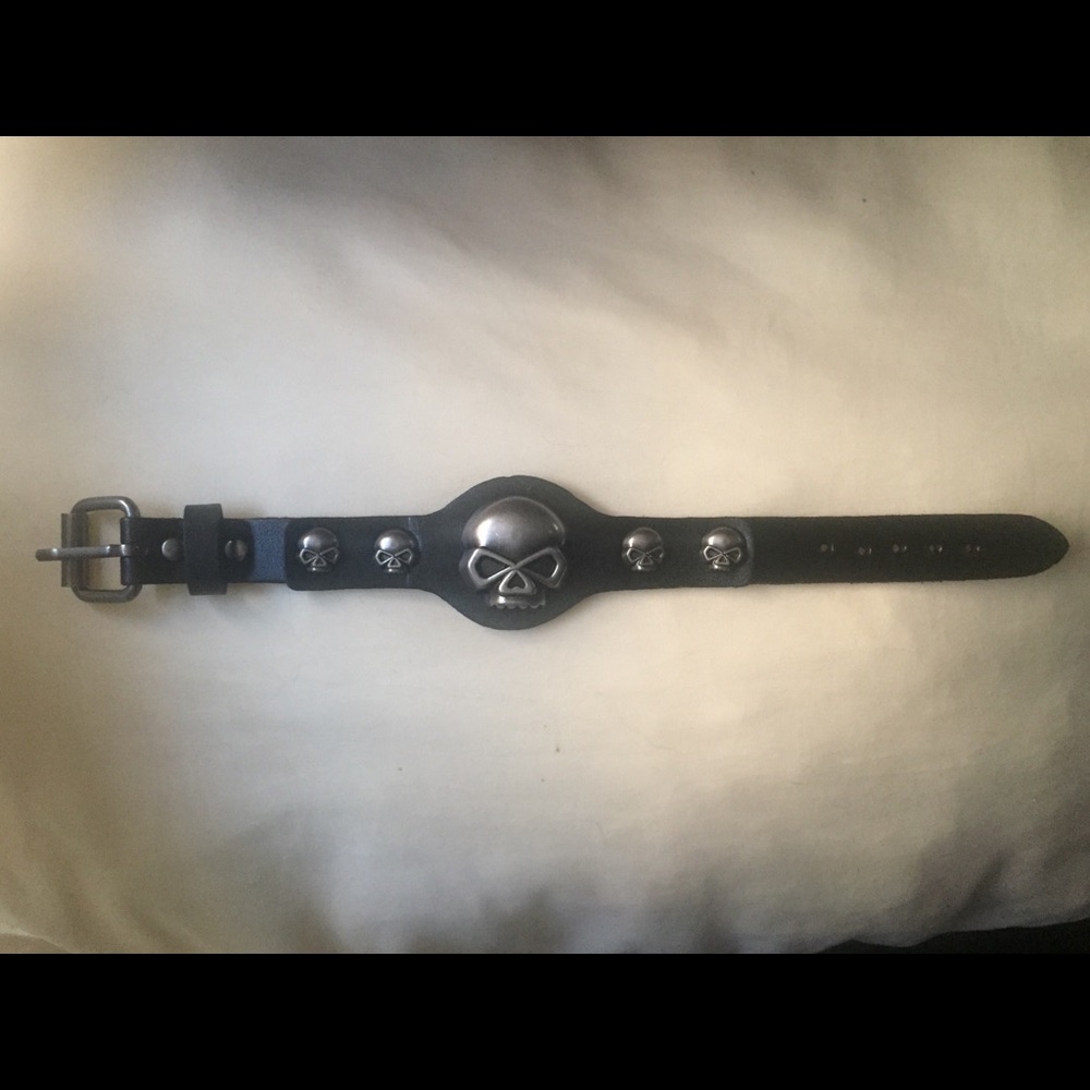 Skull leather band bracelet